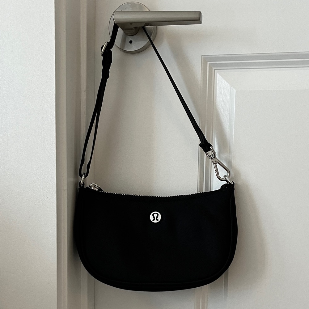 lululemon City Essentials Mini Shoulder Bag 1L